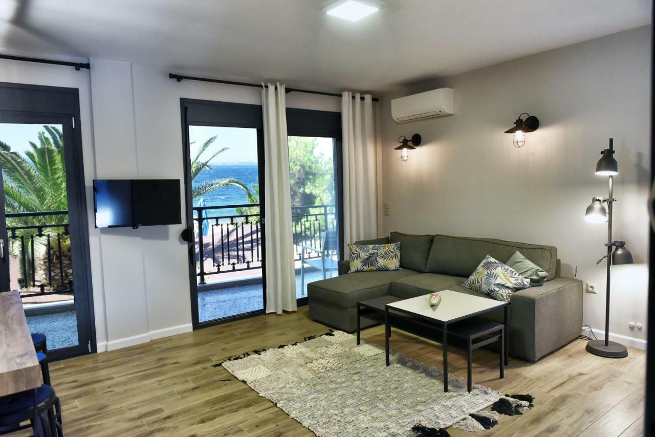 Cos Seafront Apartments غيراكيني المظهر الخارجي الصورة